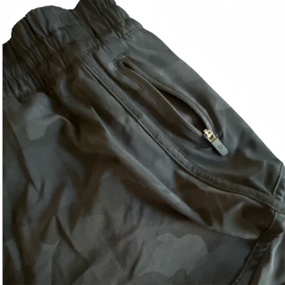 Lululemon Women's Tracker Low-Rise Lined Short 4" Shorts Black Camo Size 18 - Picture 3 of 6